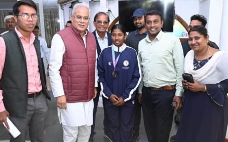 मुख्यमंत्री से नेशनल ट्रैक साइक्लिंग चैंपियनशिप 2022 की कांस्य पदक विजेता सुश्री जय ज्योत्सना ने की सौजन्य मुलाकात