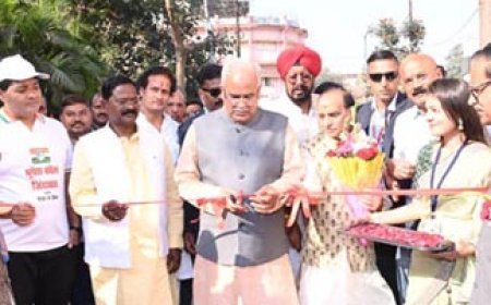 मुख्यमंत्री श्री भूपेश बघेल ने राजधानी रायपुर के नगर निगम गार्डन के समीप  भूतनाथ डे चैरिटेबल ट्रस्ट द्वारा संचालित हरिनाथ एकेडेमी इंग्लिश हायर सेकेंडरी स्कूल के नए भवन का लोकार्पण किया