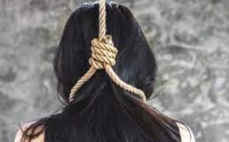 क्लिनिक में फंदे से लटकती मिली युवती की लाश:शाम से घर नहीं गई थी 20 साल की शिल्पी, मोबाइल पर हो रहा था विवाद