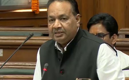 दिल्ली विधानसभा में AAP विधायक ने नोटों की गड्डी लहराई:​​​​​​​मोहिंदर बोले- पैसे देकर नौकरी दी जा रही, मुझे चुप रखने के लिए रिश्वत दी गई