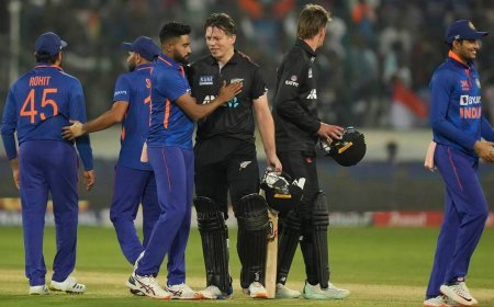 भारत ने न्यूजीलैंड को 8 विकेट से हराया:सीरीज में 2-0 की बढ़त बनाई, घर में लगातार 7वीं वनडे सीरीज अपने नाम की