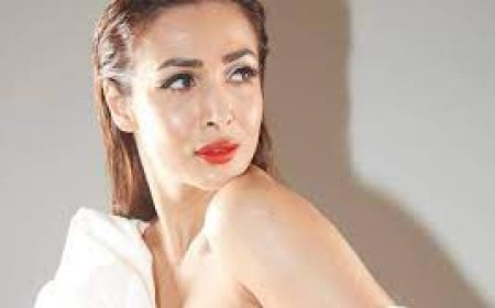 मलाइका अरोड़ा ने कराया ग्लैमरस फोटोशूट:ब्लू ड्रेस में दिए बेहतरीन पोज, सोशल मीडिया पर शेयर किया वीडियो