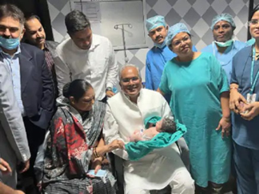 भूपेश बघेल बने दादा : पोते को गोद में लेकर मुख्यमंत्री ने कहा क्या हालचाल जी हीरो