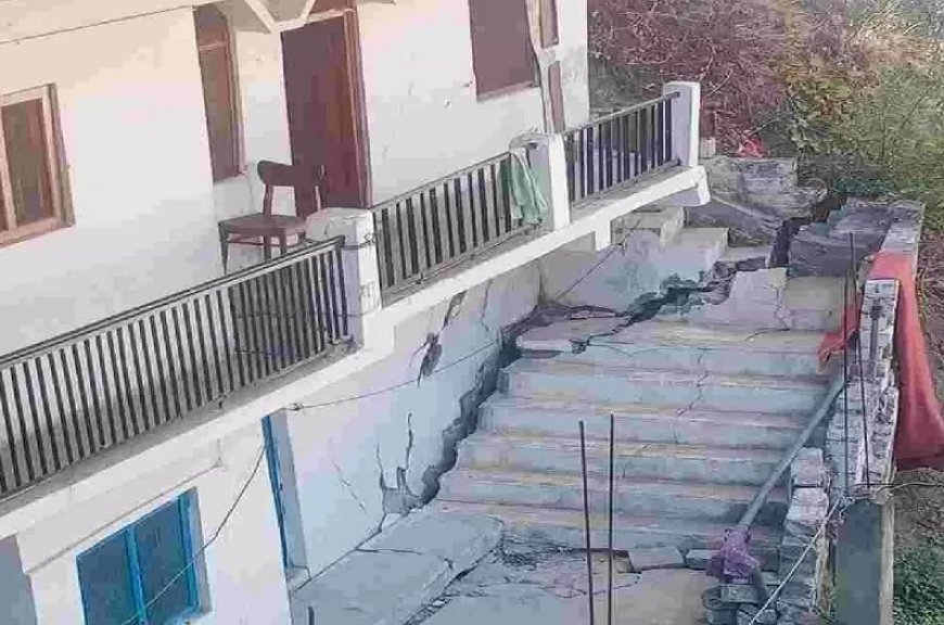 जोशीमठ में घरों से आ रही डरावनी आवाज:रोते हुए लोग बोले- घर अचानक हिलने लगता था, आंखों के सामने सब तबाह