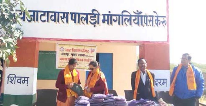 प्राथमिक विद्यालय के छात्रों को सर्दी के मौसम को देखते हुए 50 स्वेटर वितरित किए गए......सेवा मे स्हयोगियों व परिजनों को साधुवाद