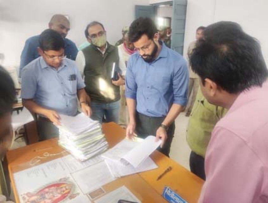 कलेक्टर को दिया गोलमोल जवाब हटाए गए स्वामी आत्मानंद स्कूल घुघुवा के प्राचार्य, स्टूडेंट के कैरियर से कोई समझौता नहीं