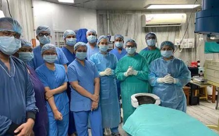 युवक के चेहरे में सात सेमी घुस गया चाकू:गाल को फाडते हुए आंख के पीछे धंस गया था, मेडिकल कॉलेज में बड़ी मुश्किल से बची रोशनी