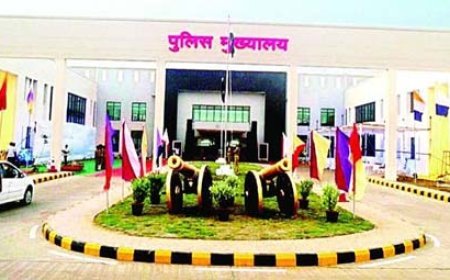 छत्तीसगढ़ में 4 IPS का तबादला:DIG पारुल माथुर को ACB से सशस्त्र पुलिस में सरगुजा भेजा गया, सारंगढ़-बिलाईगढ़ के SP बदले