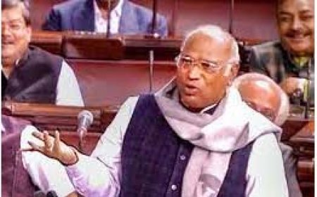 मल्लिकार्जुन खरगे ने संसद में पहना 56 हजार का मफलर