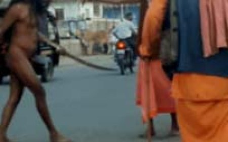 ब्रेकिंग : महिला नागा पीठाधीश्वर पर पुरुष नागा ने तलवार मारी...108 बार गंगा में डुबकी, खुद का पिंडदान कर बनती हैं साध्वी