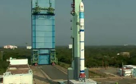सबसे छोटा रॉकेट SSLV-D2 दूसरी कोशिश में कामयाब:15 मिनट की उड़ान में 3 सैटेलाइट्स लॉन्च किए