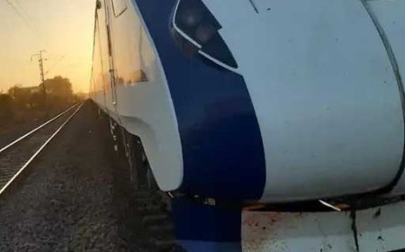 अब वंदेभारत से टकराई गाय:दुर्ग-रायपुर के बीच ट्रैक पर हुआ हादसा, इंजन पर मामूली स्क्रैच; जांच के बाद ट्रेन रवाना