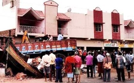 देर रात तेज रफ्तार ट्रक घर में घुसा…दो हादसे में 14 लोगों की मौत  