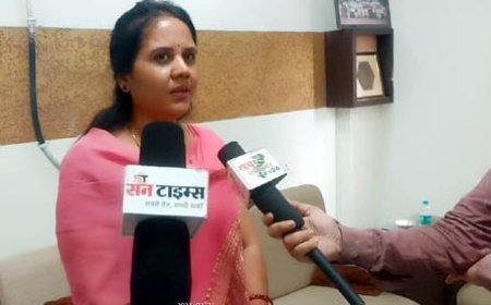 शहर की जनता त्रस्त है महापौर अधिवेशन में व्यस्त है : मीनल चौबे