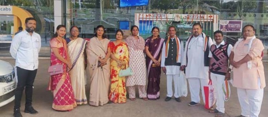 भारत जोडो यात्रा से लौटे भारत यात्री डॉ चौलेश्वर चन्द्राकर का रायपुर एयरपोर्ट में काँग्रेस जनों ने भव्य स्वागत किया