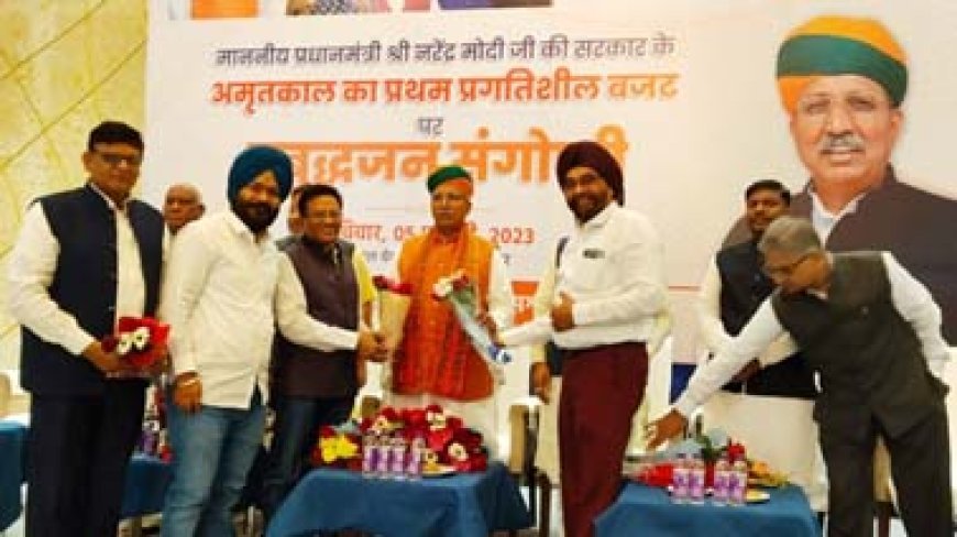 टीम कैट ने केन्द्रीय संसदीय कार्य एवं संस्कृति राज्यमंत्री से मुलाकात कर जीएसटी सरलीकरण तथा आम बजट हेतु आयकर सुझाव हेतु केन्द्रीय वित्तमंत्री के नाम से ज्ञापन सौपा