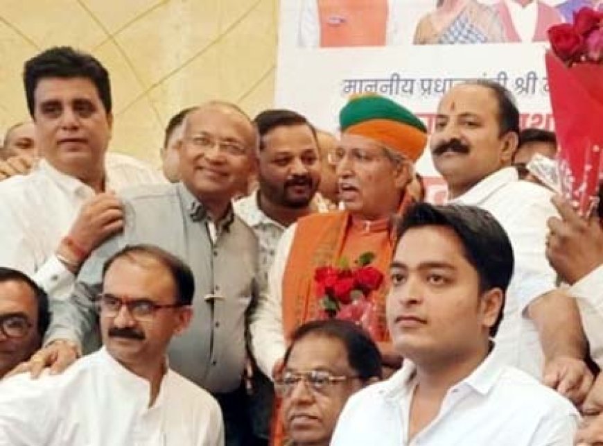 चेम्बर प्रदेश अध्यक्ष अमर पारवानी के नेतृत्व में चेम्बर टीम ने आयकर एवं जीएसटी सरलीकरण हेतु केंद्रीय मंत्री अर्जुन राम मेघावाले जी को सौंपा ज्ञापन