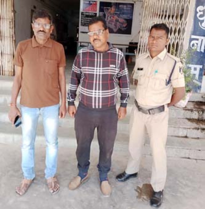 जंगल मे जुवा खेल रहे जुवाड़ीयों में एक के पास मिला खुखरी , पुलिस ने आर्म्स एक्ट के तहत कार्यवाही कर आरोपी को रिमांड पर भेजा