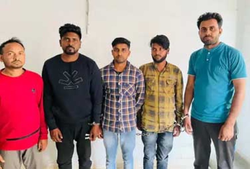 मकान में फर्जी कॉल सेंटर, लाखों का लगाया चूना:जामताड़ा गैंग के लड़के एजेंट बनकर करते थे खाता खाली, 5 अरेस्ट