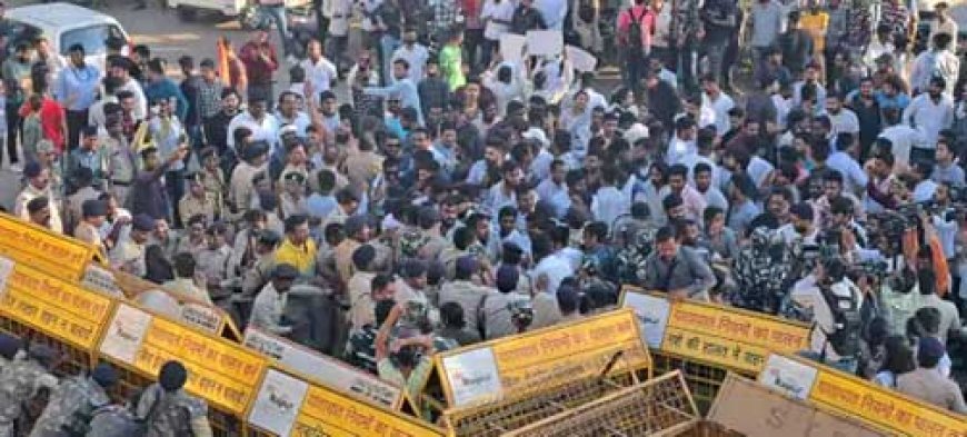 ब्रेकिंग : ED दफ्तर में बवाल, लाठियां चली:CRPF जवानों ने कांग्रेसियों पर डंडा चलाया, गुस्साए प्रदर्शनकारियों ने भी उन्हें दबोचा; छापेमारी का विरोध
