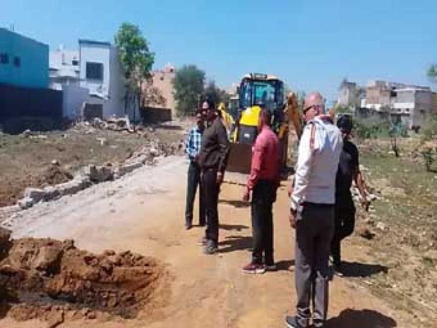 8 एकड़ में अवैध प्लाटिंग पर चला बुलडोजर:निगम ने महालक्ष्मी पैलेस को किया सील, अनियमित विकास से पौने दो करोड़ की वसूली