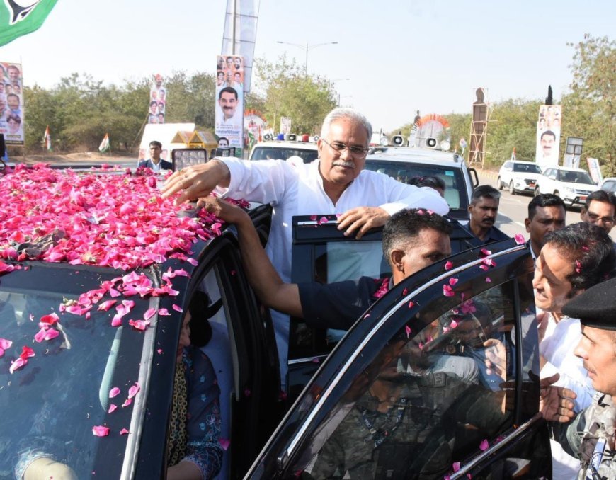 कांग्रेस के 85वें महाअधिवेशन में पहुँची राष्ट्रीय महासचिव प्रियंका गांधी... विकास उपाध्याय के नेतृत्व में हजारों कांग्रेस कार्यकर्ता एवं पश्चिम विधानसभा के लोगों ने रायपुर एयरपोर्ट पहुँचकर किया भव्य स्वागत