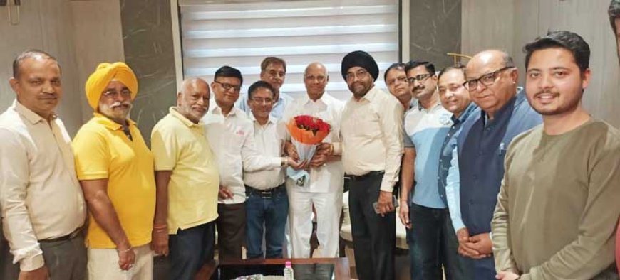 छत्तीसगढ़ एवं महाराष्ट्र के व्यापार उद्योग एवं छालीवुड के विकास पर टीम कैट ने राज्यपाल रमेश बैस से की मुलाकात
