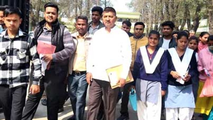 गजब: BJP के पूर्व विधायक पहुंचे 12वीं की परीक्षा देने, कहा-एलएलबी...