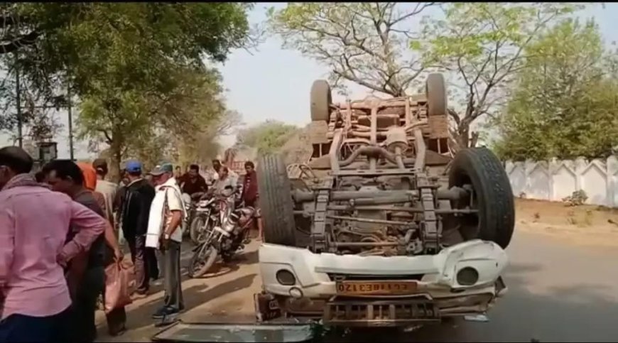 तेज रफ्तार पिकप पलटी, 10 सवार घायल, इलाके में मचा कोहराम