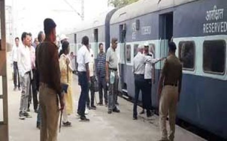 पहली बार नवा रायपुर में चली ट्रेन:रेलवे ट्रैक बनकर तैयार, पहले ट्रायल 120 की रफ्तार से दौड़ी ट्रेन, विशाखापट्‌टनम रूट से जुड़ी लाइन