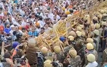 हरियाणा में सरपंचों पर पुलिस का लाठीचार्ज:चंडीगढ़ में घुसने के लिए पंचकूला में बैरिकेडिंग तोड़ी, ई-टेंडरिंग का कर रहे विरोध