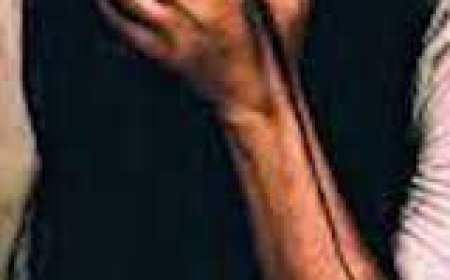 युवती से शारीरिक संबंध बनाकर न्यूड VIDEO बनाया:वायरल करने की धमकी देकर करता रहा दुष्कर्म, लड़की के घरवालों को भी किया ब्लैकमेल; आरोपी गिरफ्तार