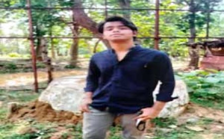 इंजीनियरिंग स्टूडेंट ने फांसी लगाकर की  खुदकुशी ....छात्र के पास से मिला सुसाइड नोट