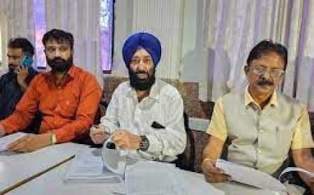 ट्रांसपोर्टर बोला-पुलिस ने प्रताड़ित किया:पुलिस ने कहा-सभी आरोप गलत, जो हुआ नियम के तहत हुआ