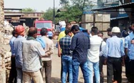 ब्रेकिंग : इंडस्ट्रियल एरिया की बंसल ब्रदर्स फैक्ट्री में अचानक लगी आग... लाखों का माल जलकर स्वाहा...