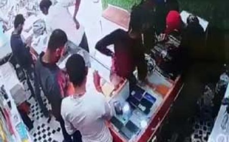 बिलासपुर में फोन की बैटरी ब्लास्ट ....शॉप में मोबाइल बनवाने गया था युवक, तभी अचानक फट गई; बाल-बाल बचे दुकानदार और ग्राहक