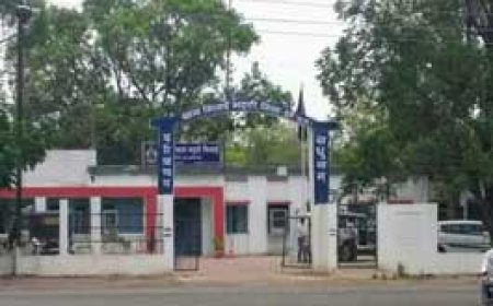 चोरी का लोहा के साथ बीएसपी कर्मी गिरफ्तार:कार में छिपाकर भिलाई स्टील प्लांट के अंदर से लोहा चोरी करके निकलते हुए पकड़ाया