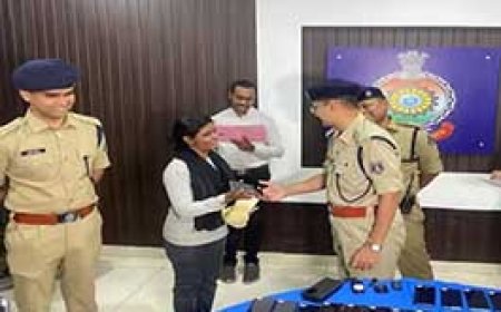 पुलिस ने लौटाए 101 चोरी के मोबाइल:साइबर सेल की टीम 12.50 लाख के फोन ढूंढ निकाले, गुम मोबाइल पाकर खुश हुए लोग