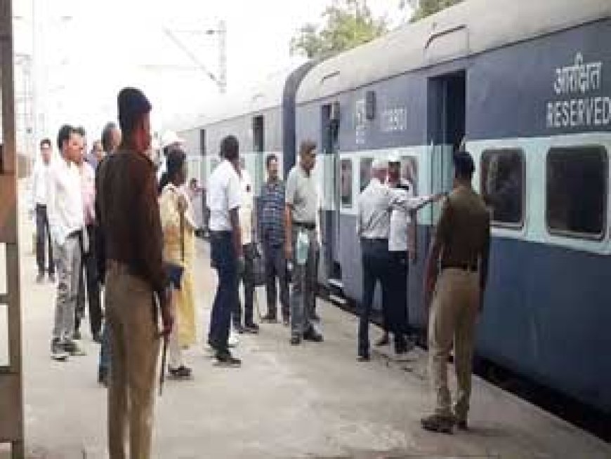 पहली बार नवा रायपुर में चली ट्रेन:रेलवे ट्रैक बनकर तैयार, पहले ट्रायल 120 की रफ्तार से दौड़ी ट्रेन, विशाखापट्टनम रूट से जुड़ी लाइन