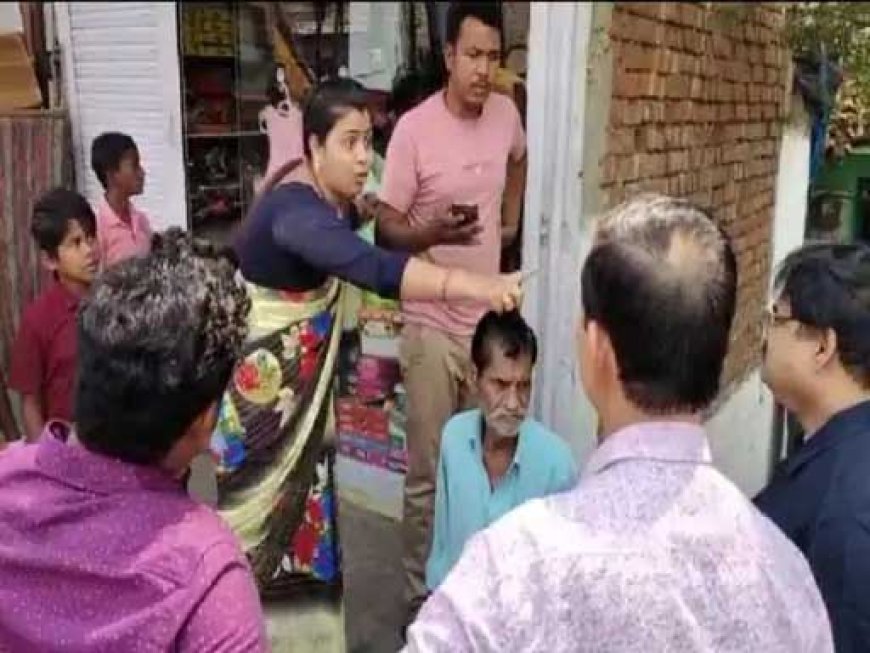 निगम के बुलडोजर के आगे खड़ी हुई महिला:कहा निर्माण तोड़ा तो मेरी लास से गुजरना पड़ेगा, बैरंग लौटा अमला