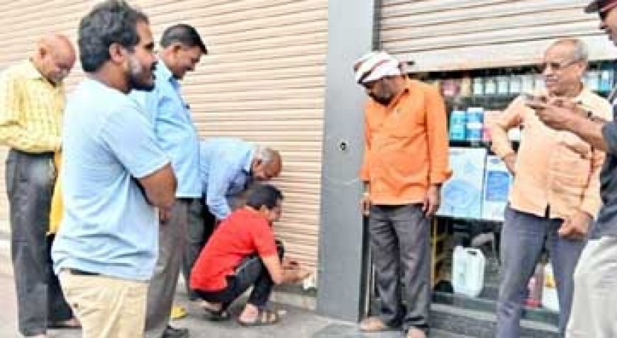 नोटिस के बाद भी नहीं कराया नियमितीकरण, शहर के रिहायशी इलाकों में कई दुकानें हुई सील