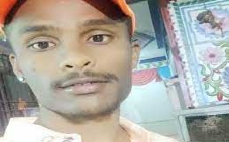 फंदे पर झूलती मिली दो दिन पुरानी लाश:बदबू आई तो दरवाजा तोड़कर देखा, बेटे ने लगा ली थी फांसी