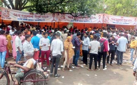 आज हनुमान जयंती के शुभ अवसर पर भिलाई सेक्टर-9 हनुमान मंदिर में भगवान के दर्शन के लिए उमड़ा भक्तों का जनसैलाब.. देखें विडियो