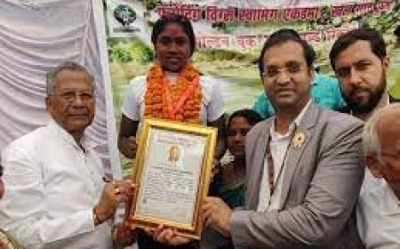 15 साल की बच्ची ने बनाया नया कीर्तिमान:तालाब में 8 घंटे तैरकर चंद्रकला ओझा ने गोल्डन बुक ऑफ वर्ल्ड रिकार्ड किया अपने नाम