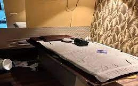 3 दिन में दूसरी बार स्पा सेंटर में रेड:​कमरे में ​​​​​​जगह-जगह मिले आपत्तिजनक सामान, मसाज के नाम पर चलता था सेक्स रैकेट