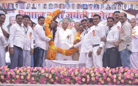 *मुख्यमंत्री शामिल हुए साहू समाज के सामूहिक आदर्श विवाह कार्यक्रम में* *-दाम्पत्य जीवन में प्रवेश करने वाले 16 जोड़ों को दिया आशीर्वाद*