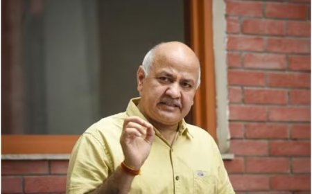 शराब घोटाला: मनीष सिसादिया की मुश्किलें बढ़ीं, CBI की चार्जशीट में पहली बार आया नाम