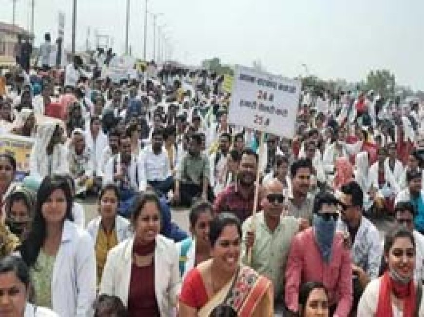 हेल्थ वेलनेस सेंटर में काम बंद:प्रदेशभर के कर्मचारी रायपुर पहुंचे, कहा- 25 हजार मिले वेतन, अफसरों पर प्रताड़ित करने का आरोप