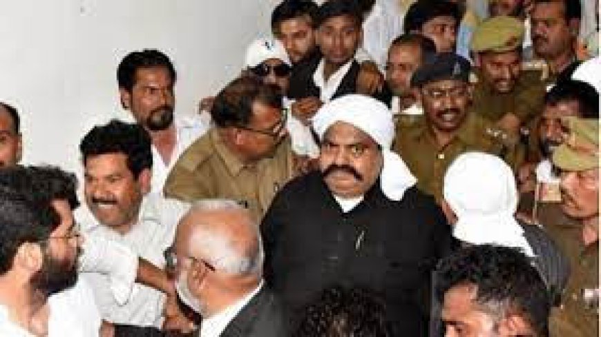 अतीक को लेकर प्रयागराज रवाना हुई UP पुलिस:माफिया बोला- नीयत सही नहीं, मारना चाहते हैं; उमेश हत्याकांड में होगी पूछताछ