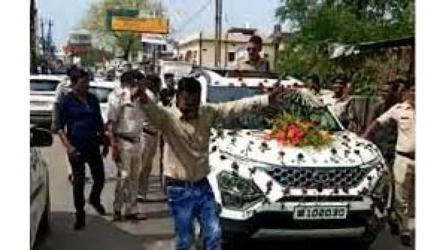 लग्जरी कार में रोड शो करने वाले TI सस्पेंड:ट्रांसफर के बाद बैंडबाजे के साथ अफसर को दी गई थी विदाई, आईजी ने की कार्रवाई